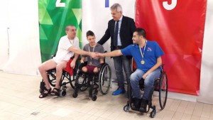 a dx Luigi Usai nel corso della premiazione