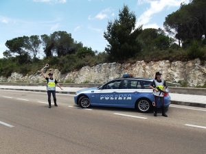 polizia stradale in servizio2