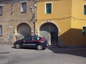 ordigno esplosivo trovato da carabinieri_davanti alla casa dell'arrestsato